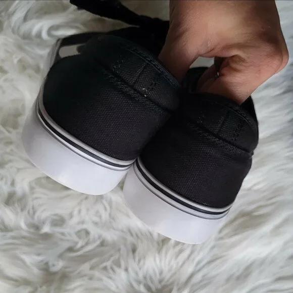 Nike Shoes - Picture 5 of 7